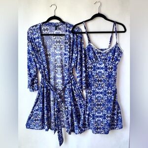LAURA ASHLEY 2 pc loungewear set blue white floral robe and slip nightgown Med